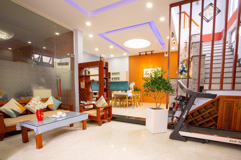 Leila House - 3BRs - Central Danang — отель с удобным расположением в Дананге