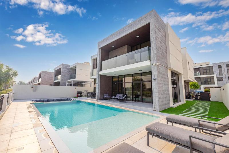 Цены на Daniels 5BR Villa with Private Pool at Damac Hills в Дубае