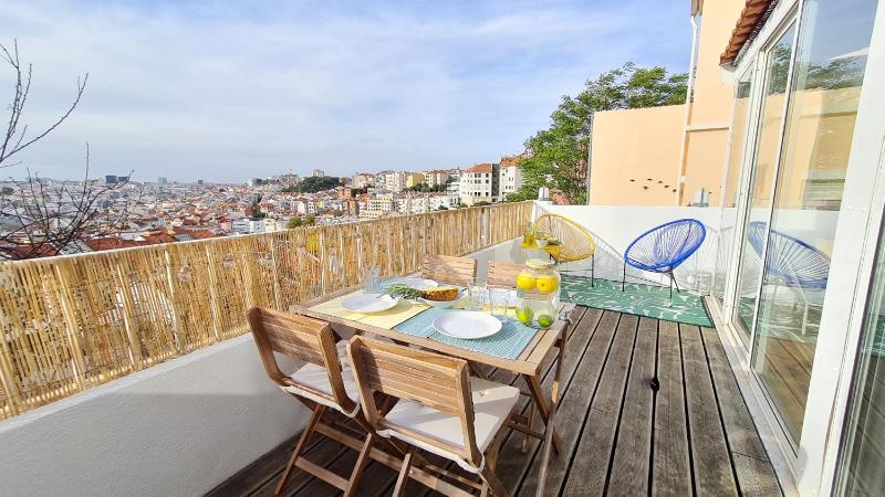 Цены на Happy Stay Lisbon - Suite with a view, private terrace & AC в Лиссабоне