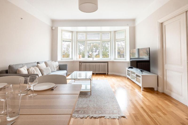 POISTA 2ndhomes 117 m2 Bright Top Floor 3 Bedroom Apartment with Sauna in Helsinki Center — отель в Хельсинки, Финляндия