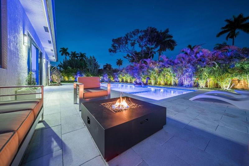 Luxury Villa Amara w/Heated Pool/Sauna/Gym/BBQ — отель с удобствами в Майами
