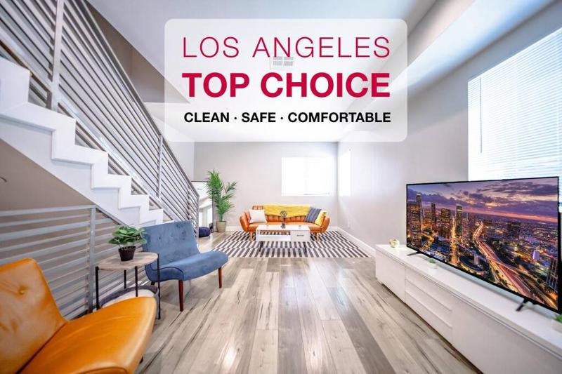 Цены на Central 4BD Townhome Sleeps 10 Near USC/DTLA/Expo в Лос-Анджелесе