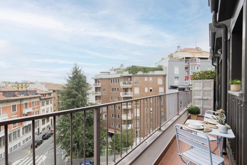 Easylife - Attico esclusivo con balcone panoramico — отель с удобствами в Милане