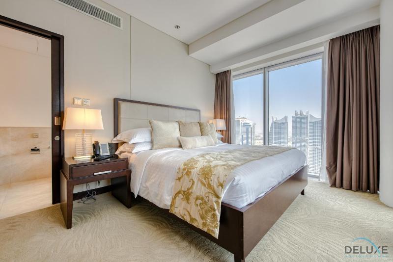 Majestic 1BR at The Address Residences Dubai Marina by Deluxe Holiday Homes — комфортный отель в Дубае