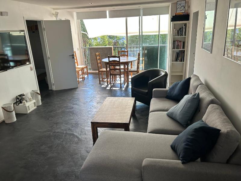 Saint Tropez centre ville 2 chambres parking — отель в Сент-Тропезе, Франция