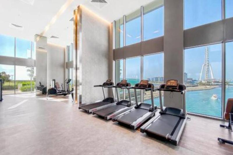 Full Sea View Live by the Beach in Marina! Luxury Condo — отель в Дубае, Объединенные Арабские Эмираты