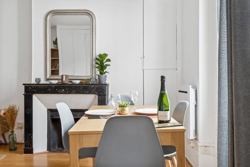Lovely appartment in Montmartre — отель с удобствами в Париже