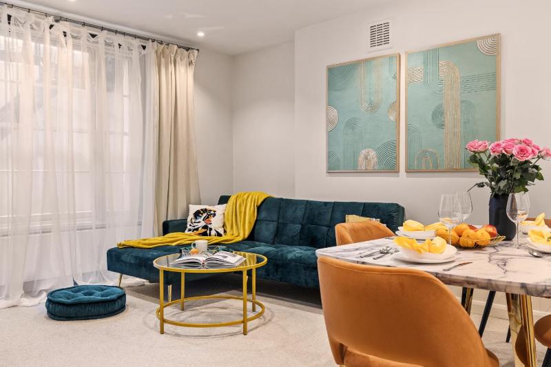 Hyde Park Luxury Two-bedroom Apartment with Patio — отель с удобным расположением в Лондоне