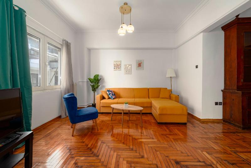 Spacious 2bd apartment next to Athens Archeological museum — отель с удобствами в Афины