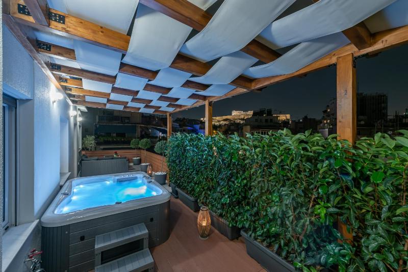 Цены на Acropolis Divine Penthouse в Афины
