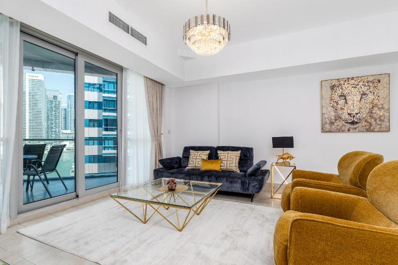 Maison Privee - Sleek Apt with Dubai Marina Vws & Premium Facilities — отель в Дубае, Объединенные Арабские Эмираты
