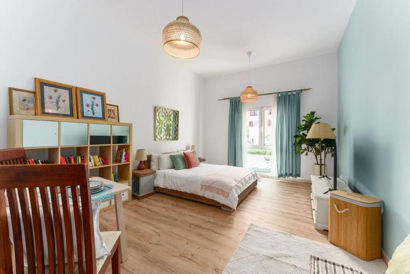 Cozy and Peaceful Studio Apartment in Discovery Gardens — комфортный отель в Дубае