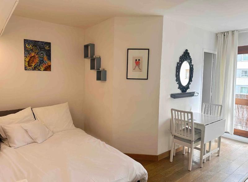 Cozy apartment &terrace in paris — отель с удобным расположением в Париже