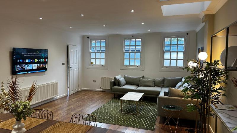 Aldo's 2 Bedroom Townhouse London N1 — комфортный отель в Лондоне