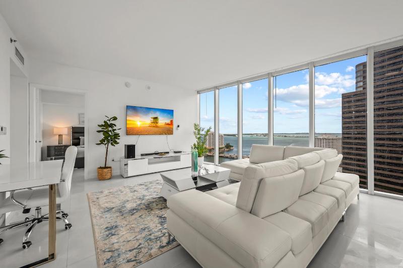 LOVELY 2 BR W ICON BRICKELL-WATERVIEWS -FREE SPA — отзывы гостей и цены