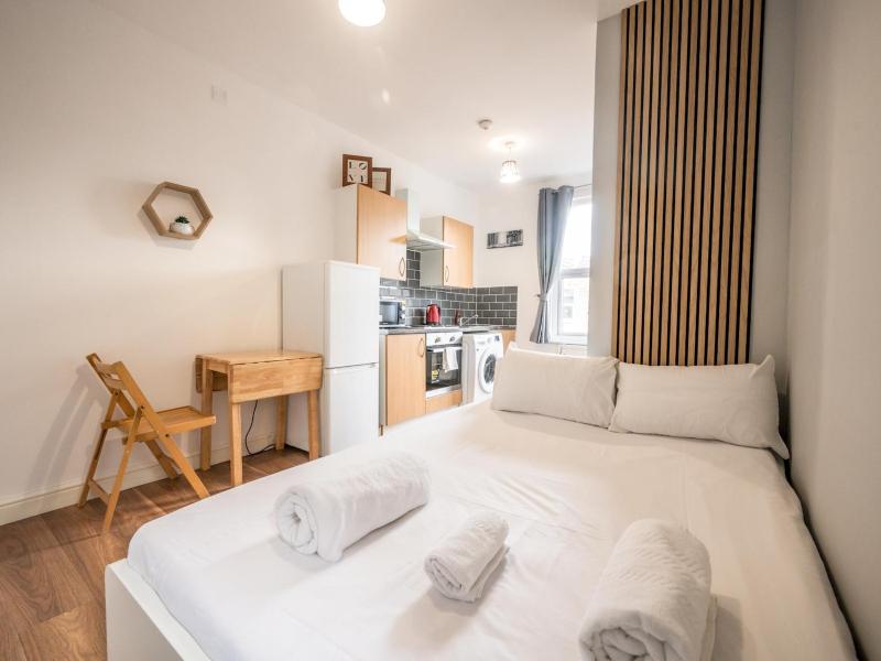 Цены на Pass the Keys - Compact Studio in Harringay в Лондоне
