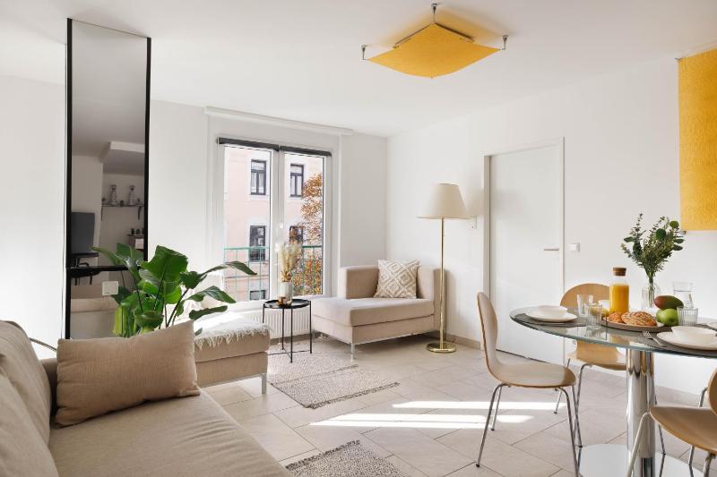 Bright & Cozy 3 Room Apartment Near Everything — отзывы гостей и цены