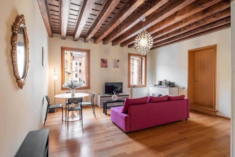 Apt with Amazing View - San Marco — отель с удобствами в Венеции