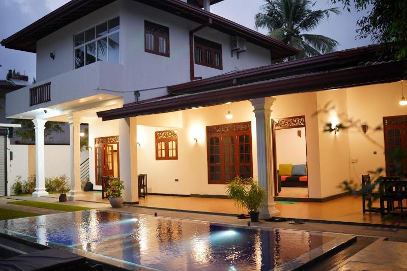 Araliya Pool House — отель с удобствами в Хиккадува