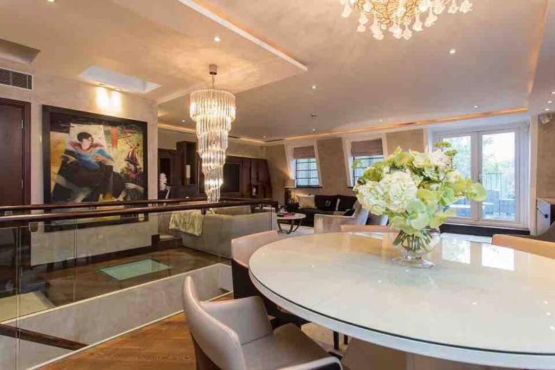 Mayfair Penthouse with Rooftop facing Hyde Park — отель с удобствами в Лондоне