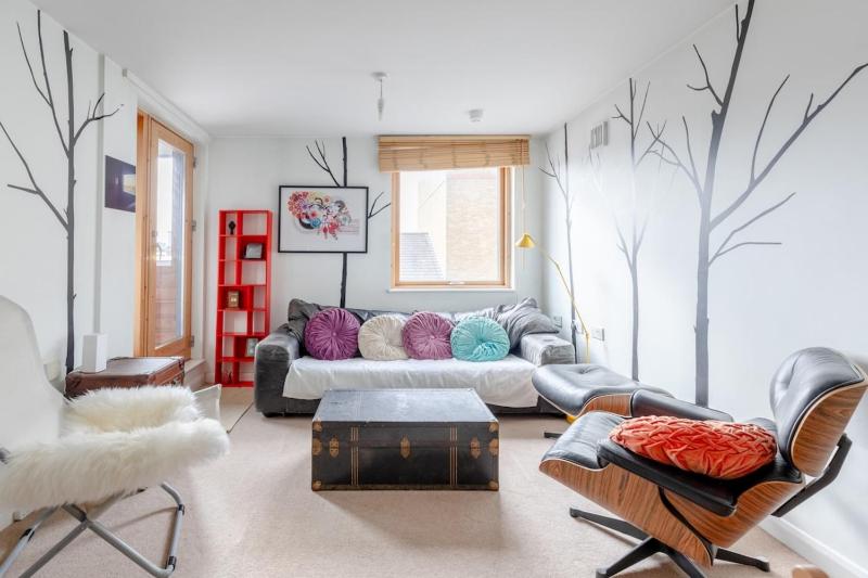 Warm & Inviting 1bedroom Flat with Patio Camden Town! — забронировать отель в Лондоне