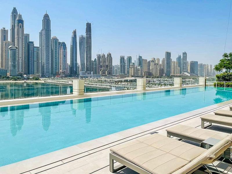 Beachfront 1 Bed With Full Marina Skyline — отель с удобствами в Дубае