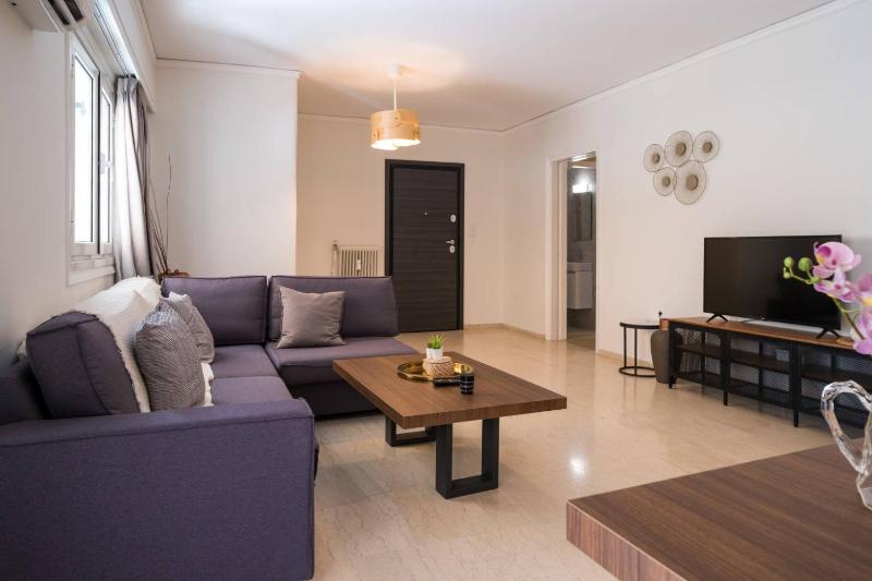 Цены на Glyfada Spacious Apartment - 3222 в Афины