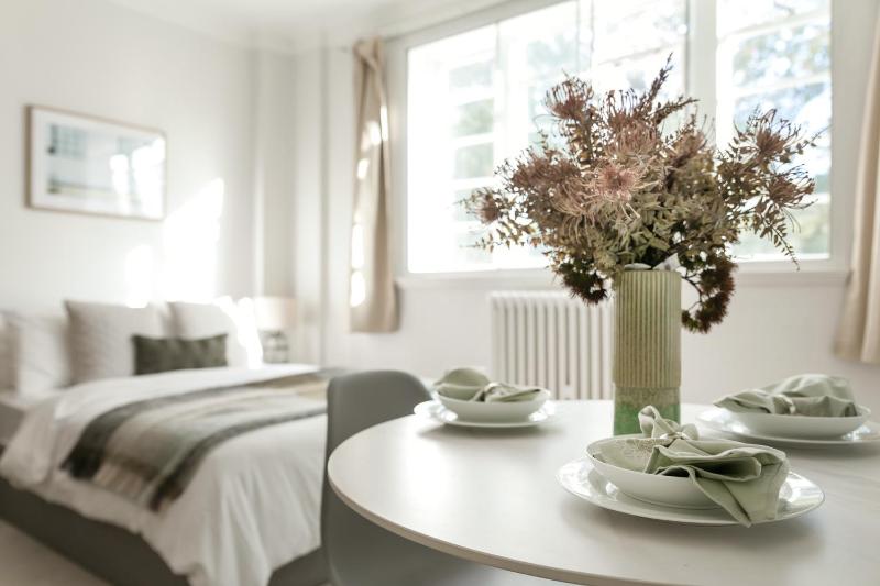 Beautifully presented centrally located studio apartment — отель с удобным расположением в Лондоне