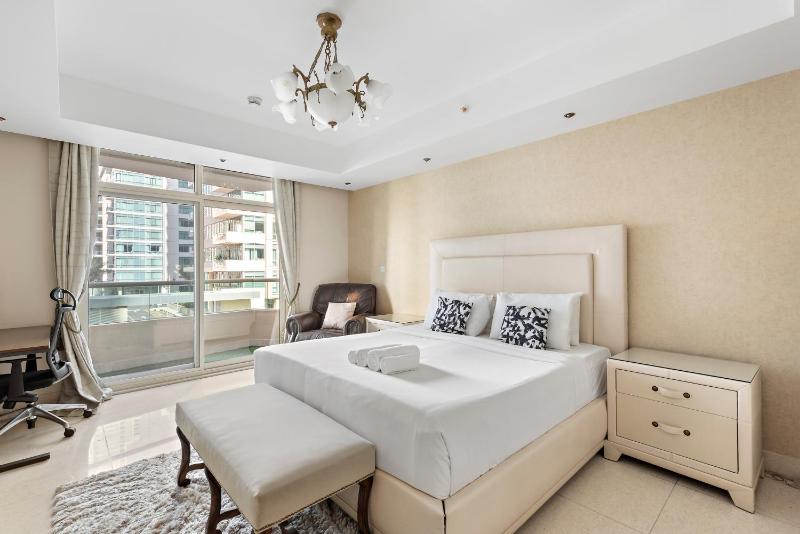 Lovely 3 BR Duplex Dubai Marina — забронировать отель в Дубае