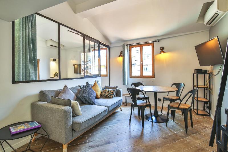 Magnifique 3 pieces mezzanine, Vieux Nice / WIFI — забронировать отель в Николь