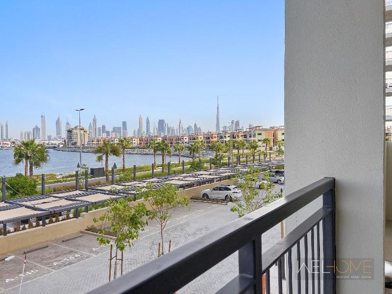 WelHome - Mesmerizing Sea & Burj Khalifa Views Apt at La Voile — отель с удобствами в Дубае
