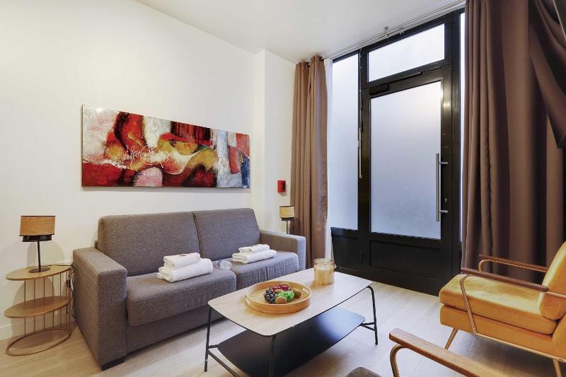 Cosy apartment RDC - Sacree Coeur Montmartre — отель с удобствами в Париже