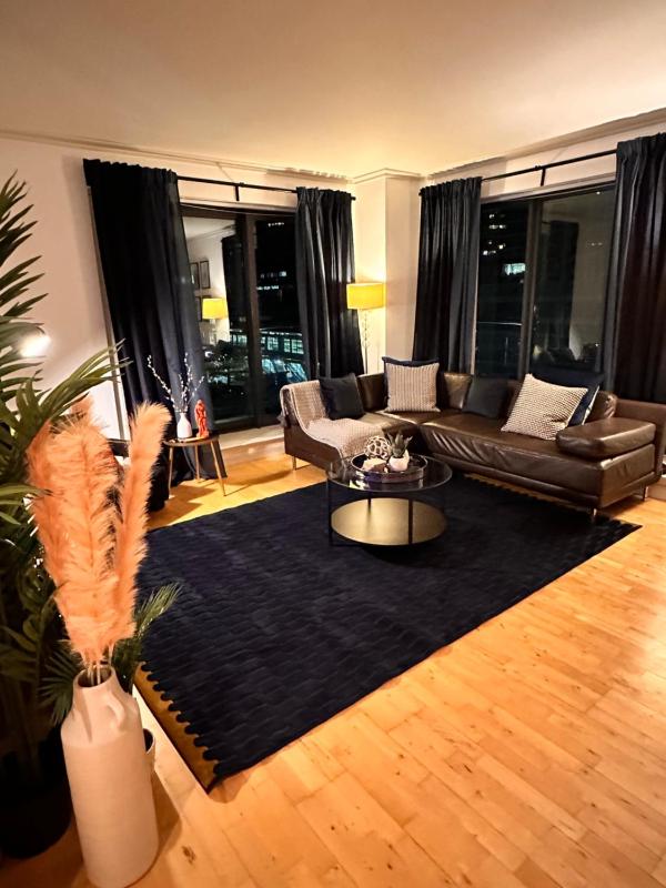 NEW Spacious 2 bedroom Apartment with Balcony — отель с удобствами в Лондоне