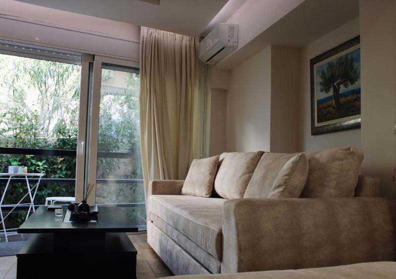 The Ellinikon - Metro Apartment - Diamerisma sto Elleniko dipla sto Metro — отель с удобствами в Афины