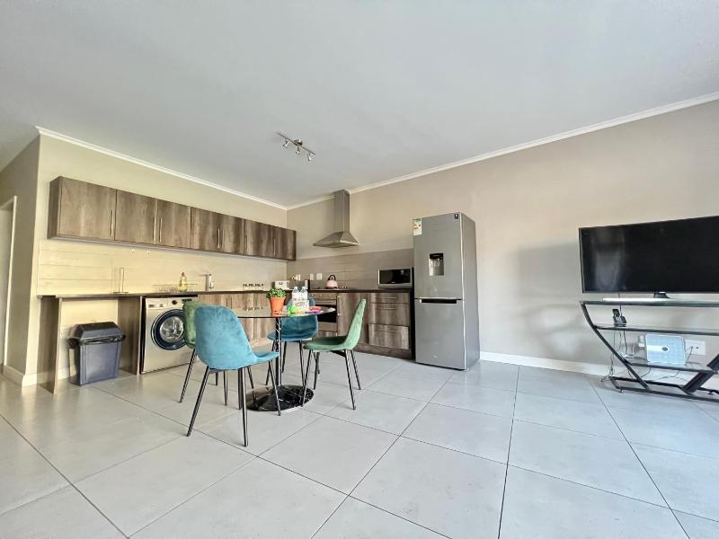 Spacious Modern 1 bedroom and sofa bed apartment near Canal Walk — отель с удобным расположением в Кейптауне