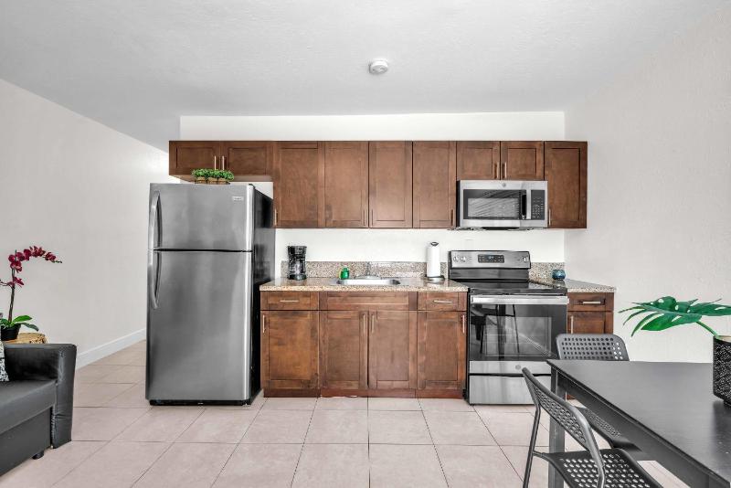 Цены на East Havana - 2BR Gem - Near Brickell & Downtown в Майами