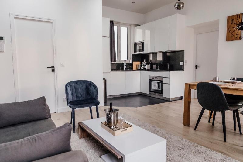 Luxury apartment Elysees Paris — отель с удобным расположением в Париже