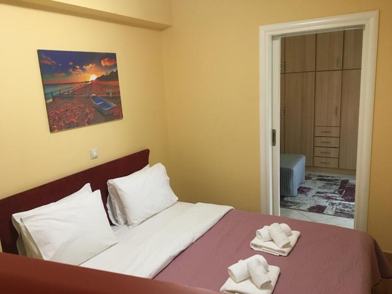 SECOND FLOOR Best stay — комфортный отель в Афины