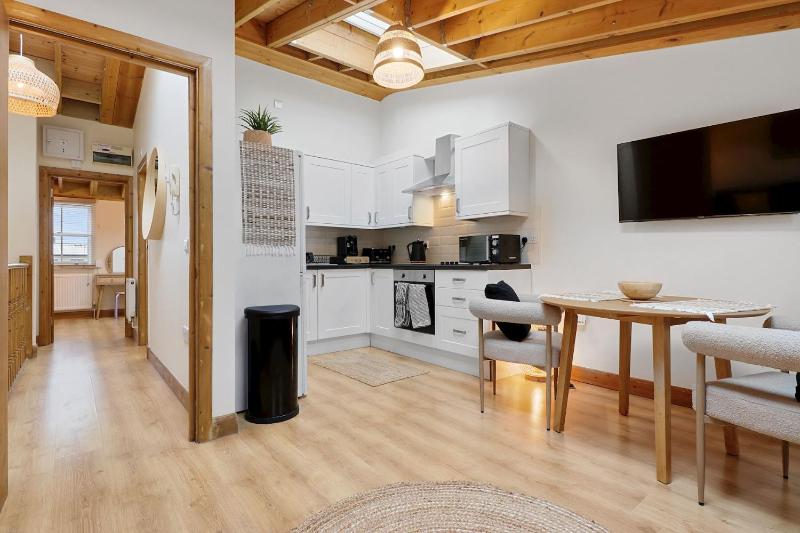 Цены на The Hoxton Loft - Top Floor Shoreditch Apartment в Лондоне