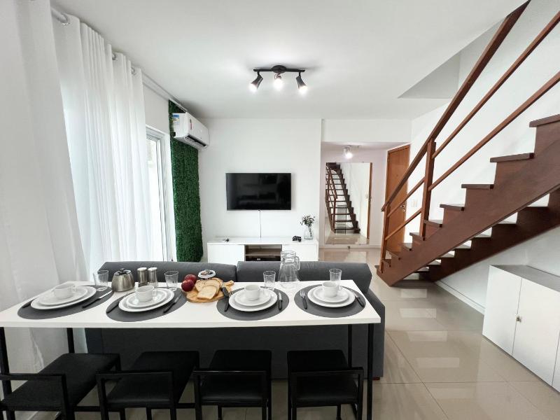 Цены на Duplex Frente a Praia - Wifi, Piscina e Garagem в Рио
