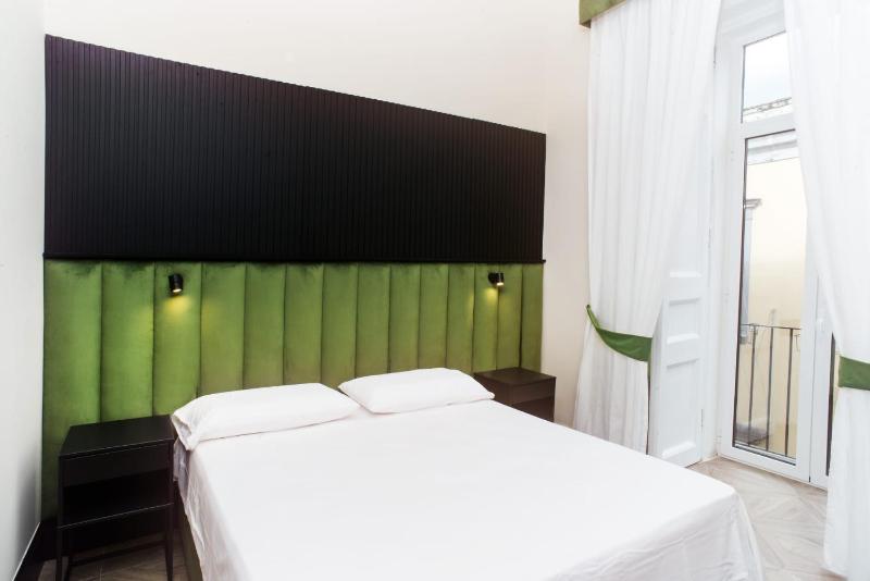 FiDa Rooms — забронировать отель в Неаполе