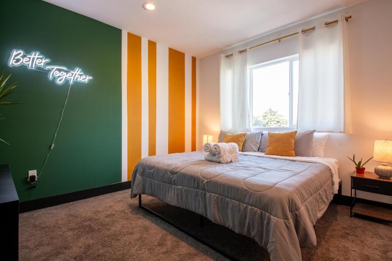 Spacious Luxury Villa in the heart of LA! Free Jacuzzi and Parking! — отзывы гостей и цены