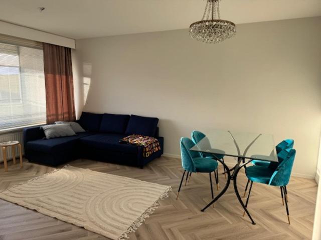 Цены на PIHLAJISTO 2 - 7th floor with a great view, free parking в Хельсинки