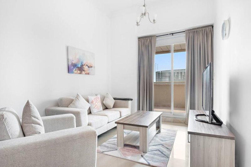 StoneTree - Furnished 1BR with Spacious Balcony — комфортный отель в Дубае