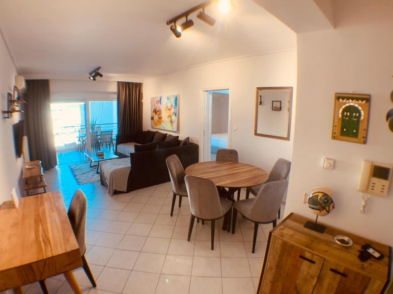 Acropolis view Luxury 2-bedroom Condo — отель с удобствами в Афины