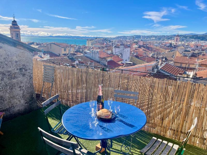 Цены на Triplex Toit-Terrasse Authentique Vieux-Nice & Mer в Николь