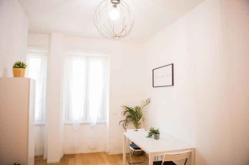 Vatican apartment with balcony — комфортный отель в Риме