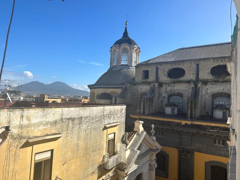 LA CASINA DI GIO IN THE CITY CENTER Wi-Fi,PANORAMA — отель с удобствами в Неаполе