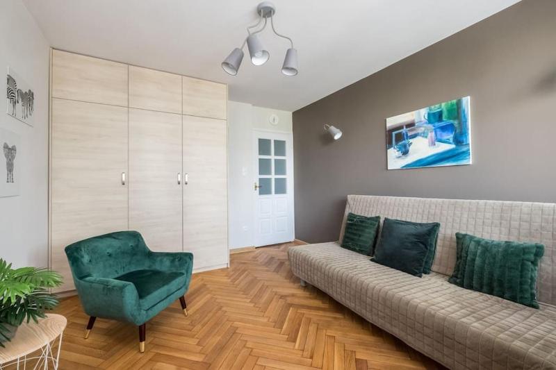 Boutique Apartment Emilii Plater 55 Two Rooms Apartment Balcony — отель с удобным расположением в Варшаве