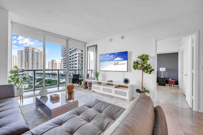 Stunning 1BR W Icon Condo -Waterviews-FreeSpa — забронировать отель в Майами